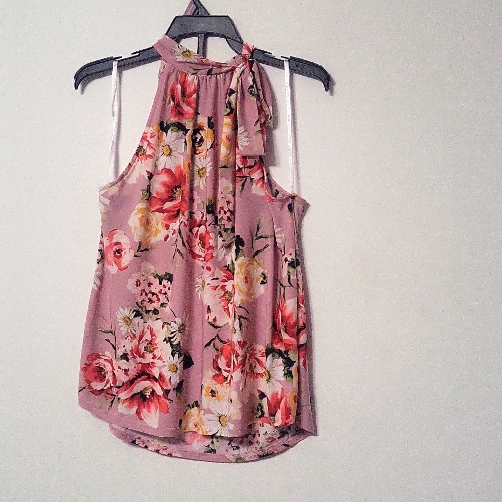 Sleeveless blouse
